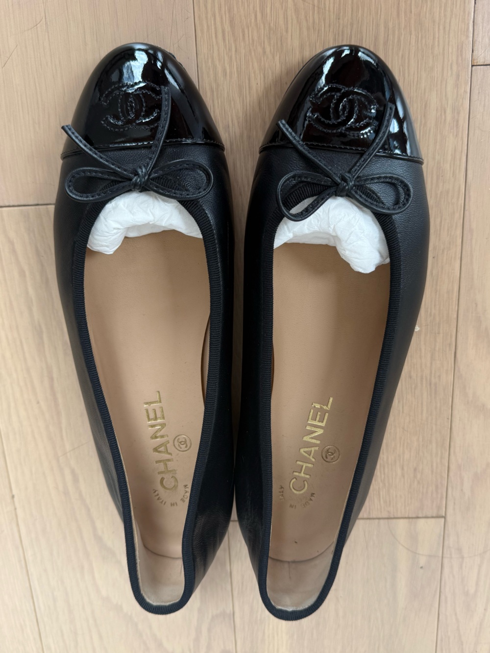 CHANEL Black Leather with Patent Cap-Toe - Picture 3 of 6
